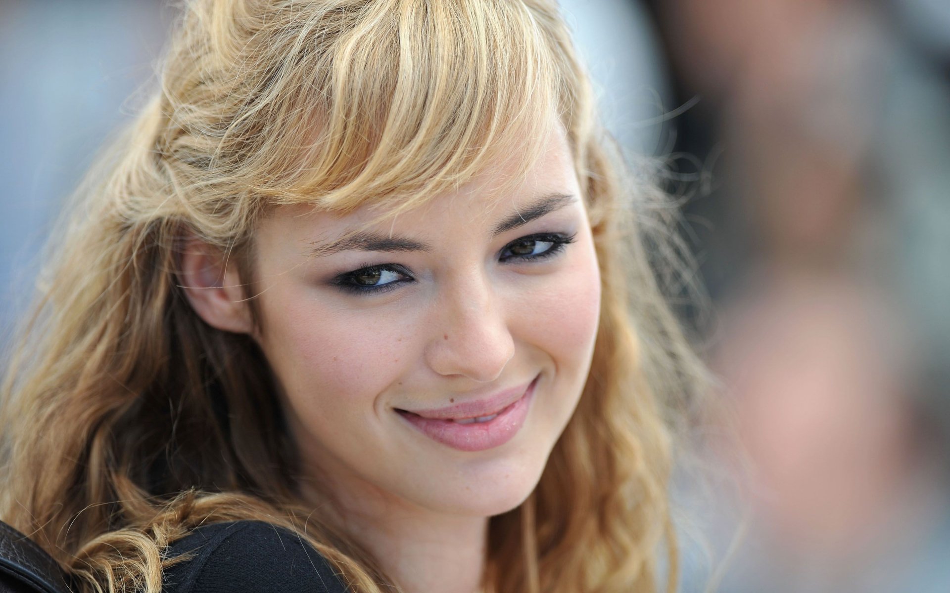 Download Actress French Woman Louise Bourgoin HD Wallpaper