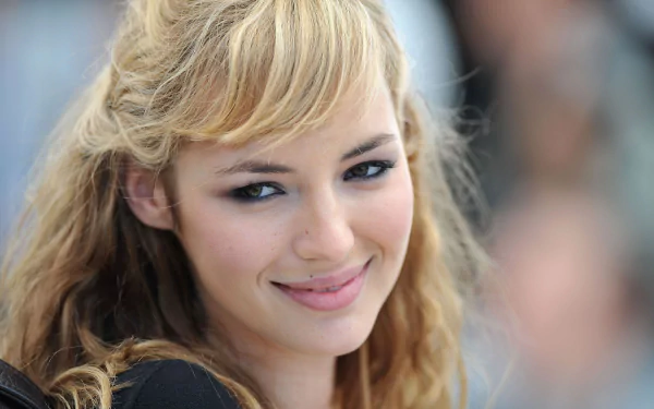 actress French woman louise bourgoin HD Desktop Wallpaper | Background Image