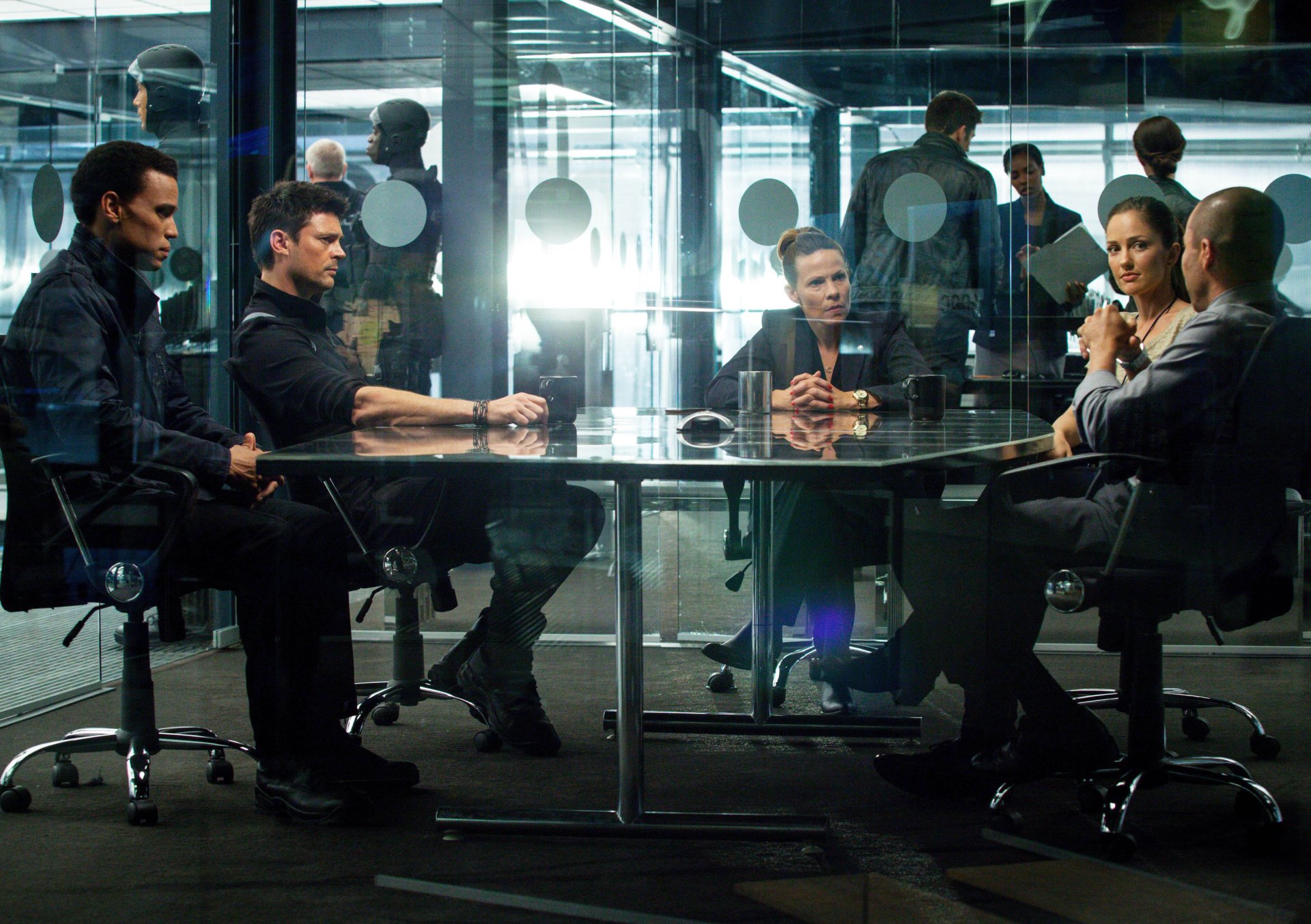 Almost Human Series Scene HD Wallpaper Featuring Karl Urban