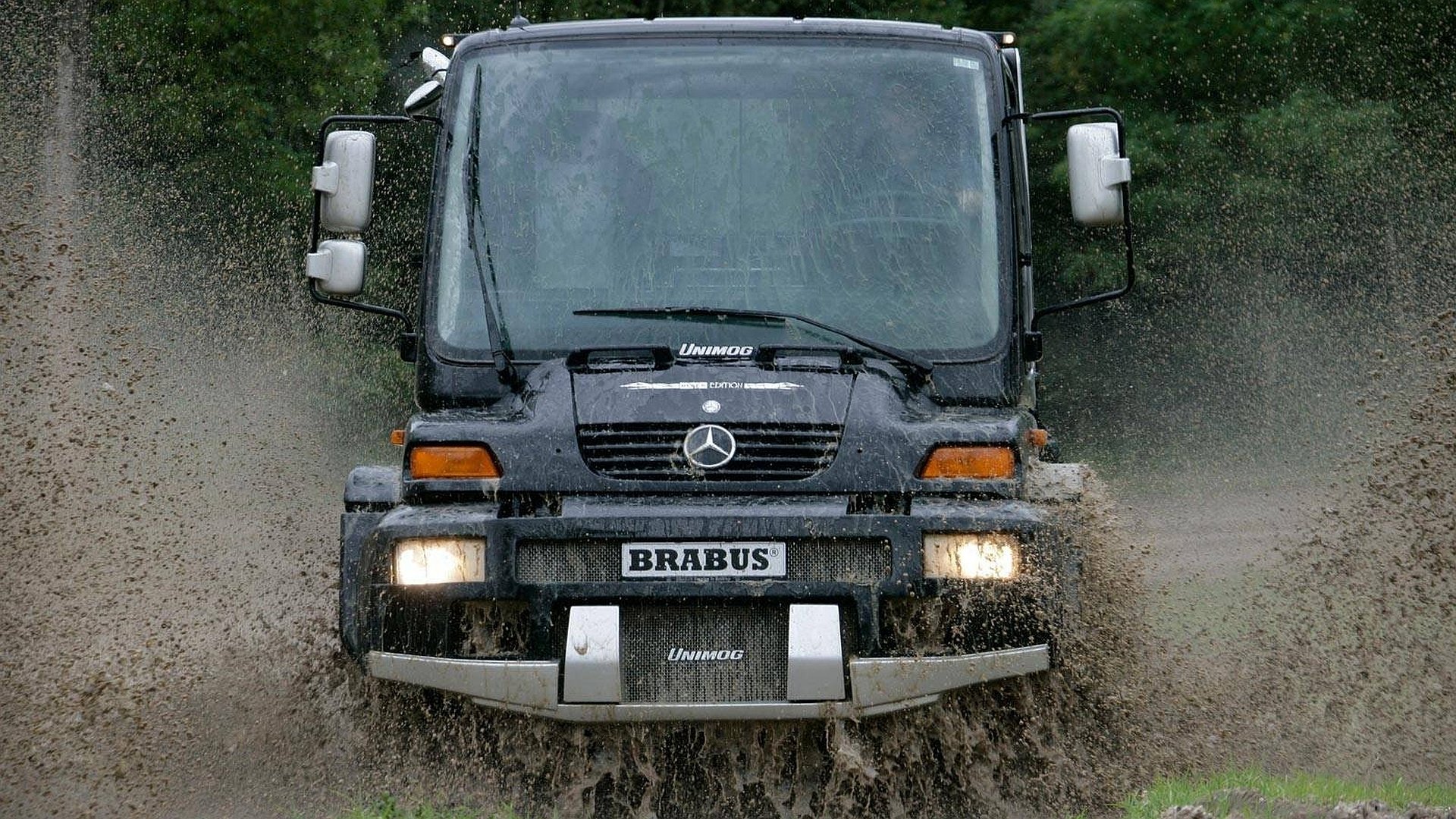 Download Vehicle Mercedes-Benz Unimog HD Wallpaper