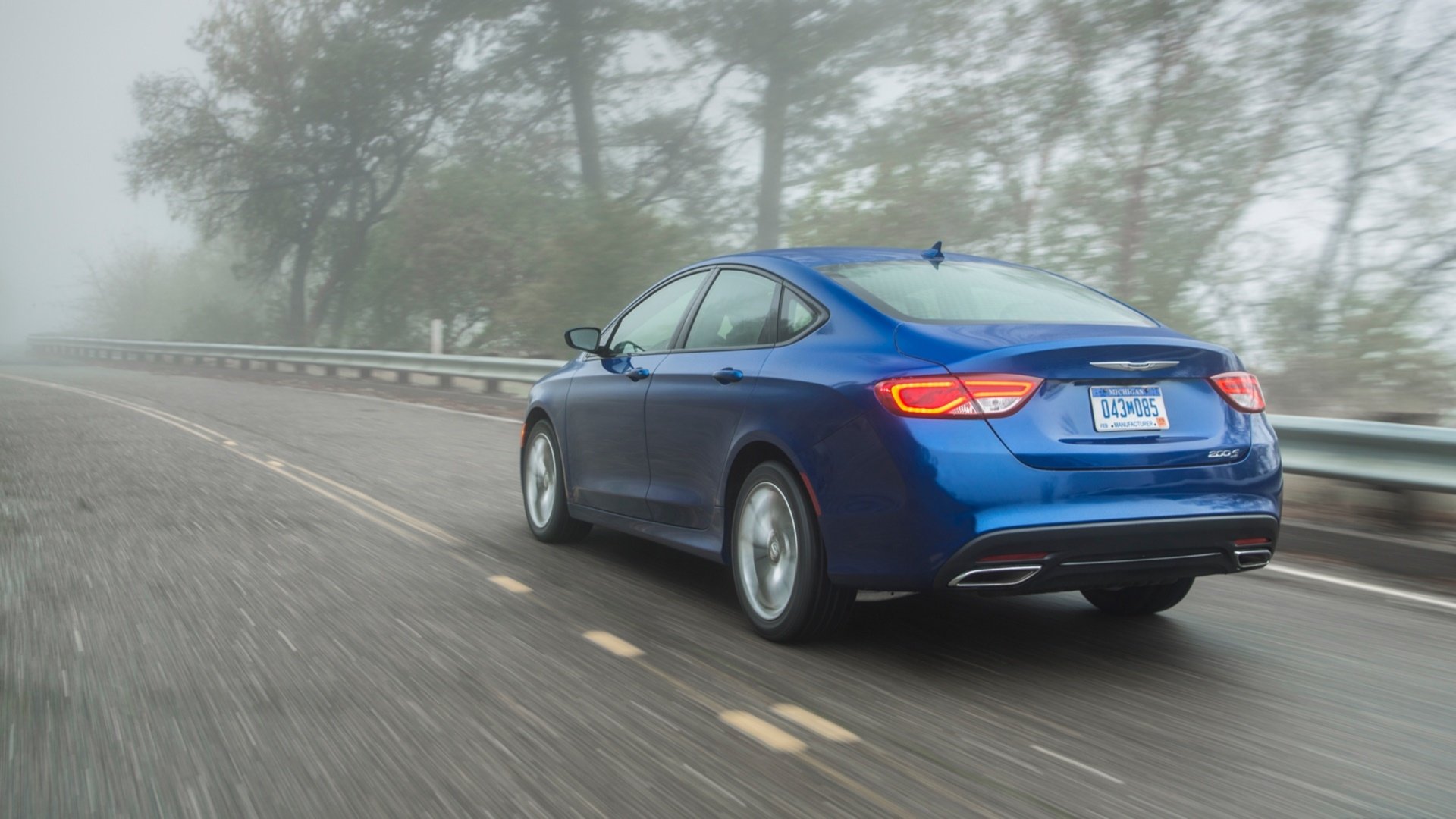 Download Vehicle Chrysler 200 HD Wallpaper