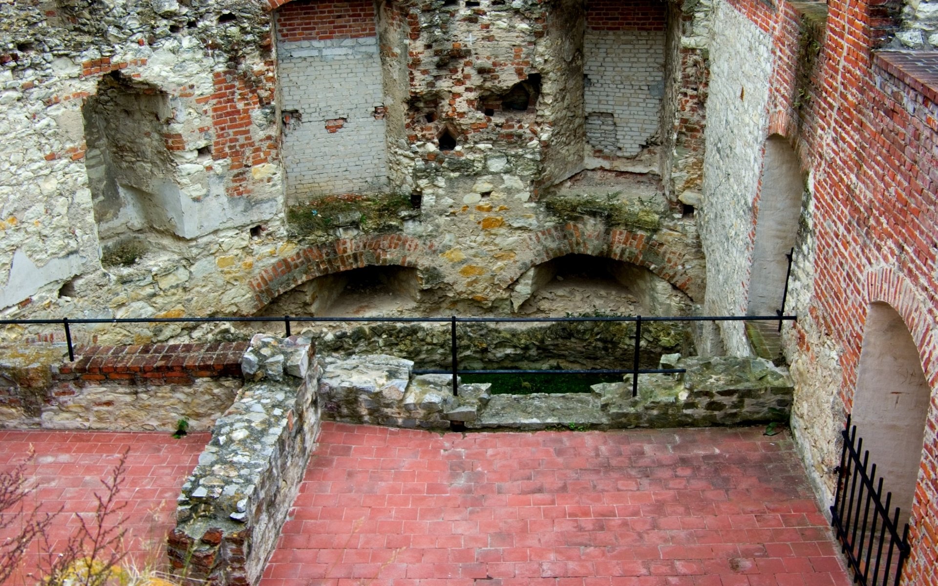 Download Man Made Janowiec Castle HD Wallpaper