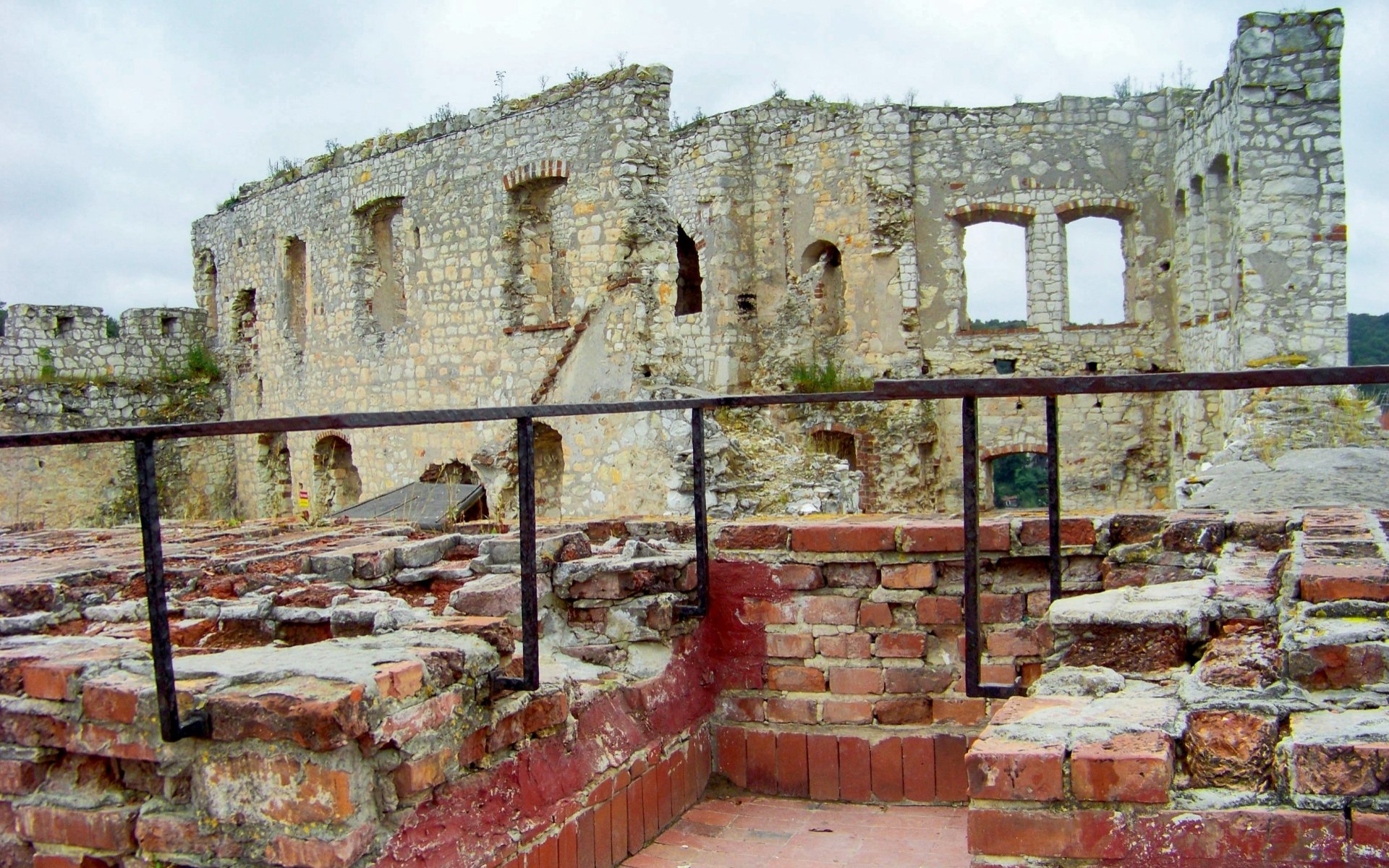 Download Man Made Kazimierz Dolny Castle HD Wallpaper