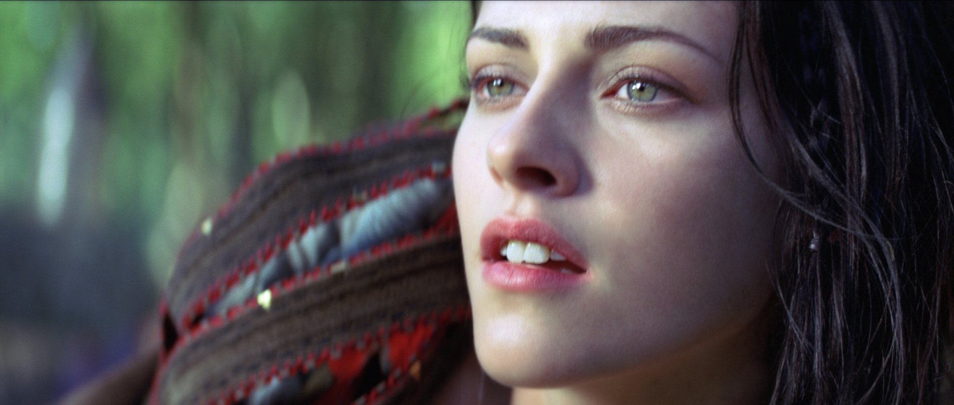 Close-up of Kristen Stewart as Snow White from the movie Snow White and the Huntsman, featured in a high-definition PC desktop wallpaper.