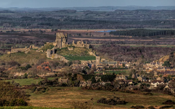  Corfe Castle in it's landscape