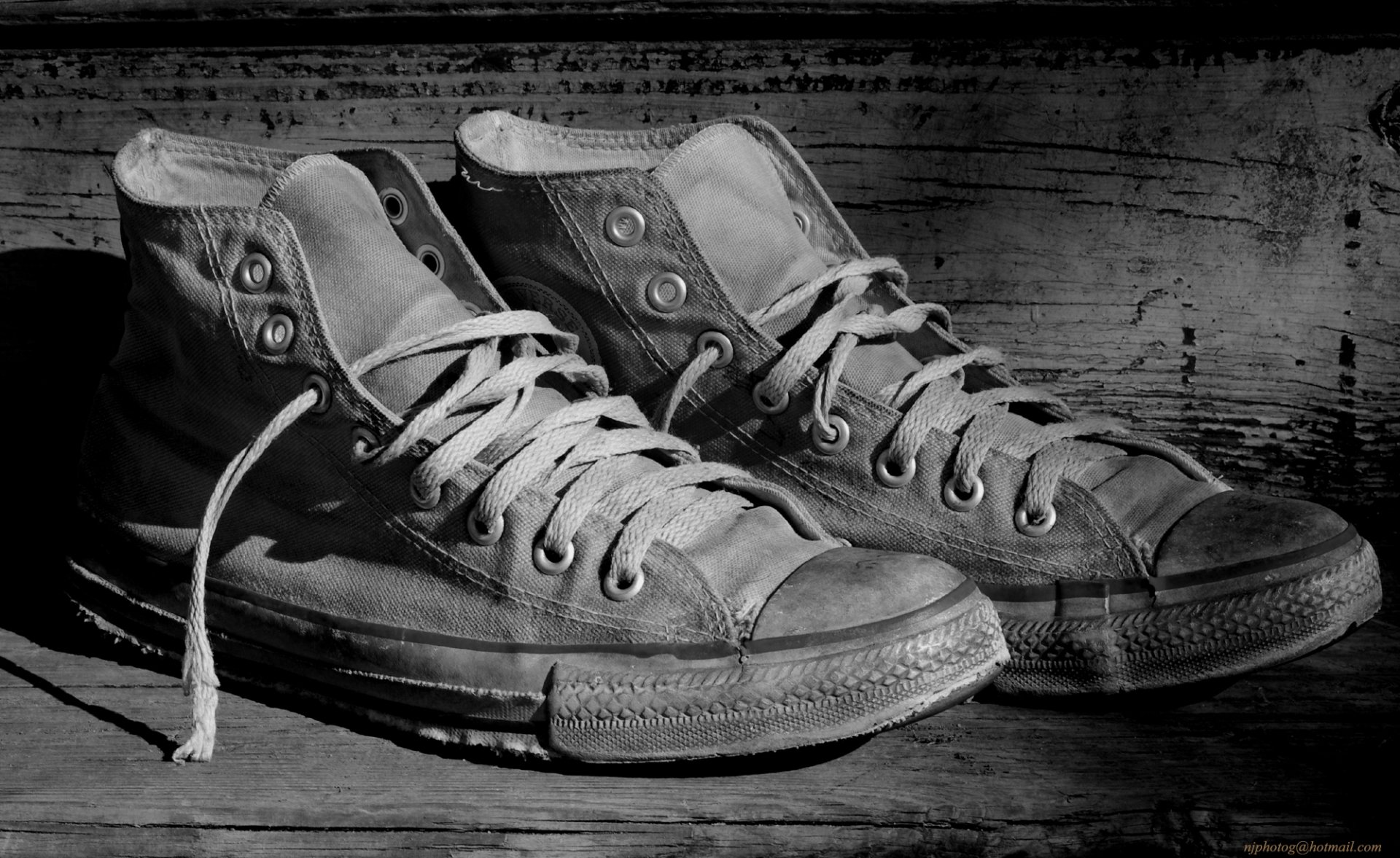 Download Man Made Converse HD Wallpaper