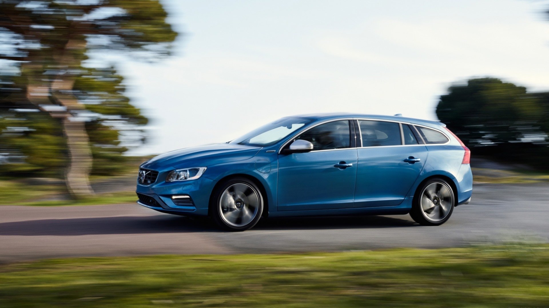 Download Volvo V60 Plug-in Hybrid R-design Vehicle Volvo V60 HD Wallpaper