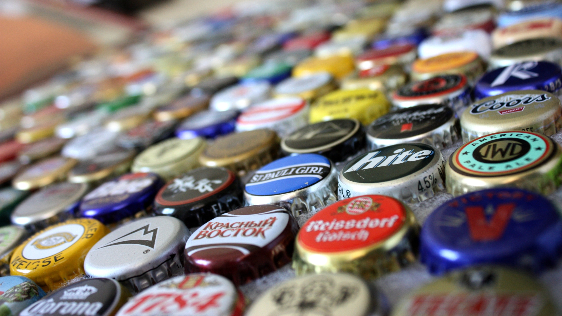thumbnail image 2 of Home Brew Queen 500 Beer Bottle Caps - HUGE VARIETY Mix - Assorted Crown Caps 2 of 6