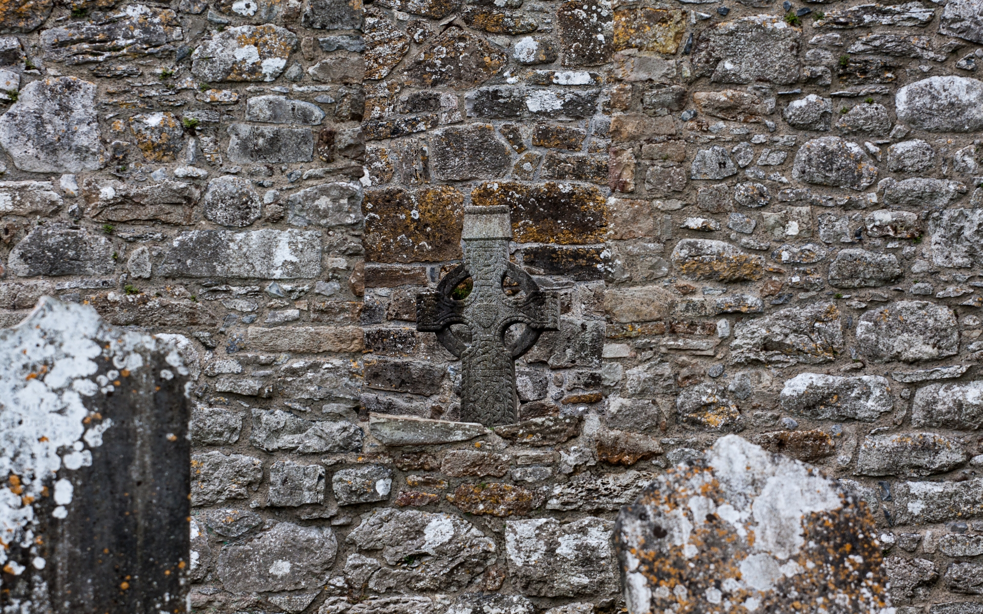 Clonmacnoise Monastery HD Wallpaper