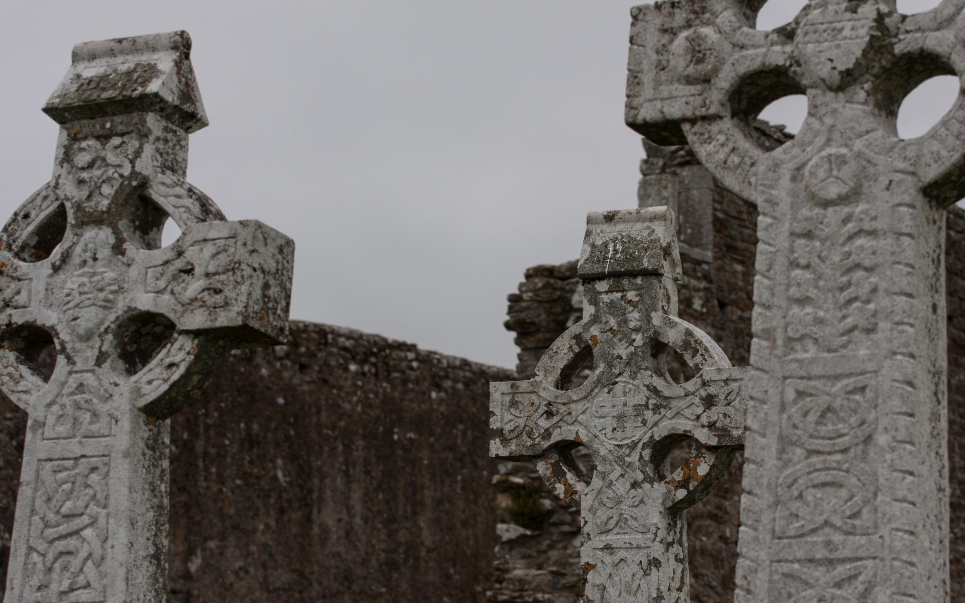 Download Monastery Cross Ireland Clonmacnoise Religious Clonmacnoise Monastery HD Wallpaper