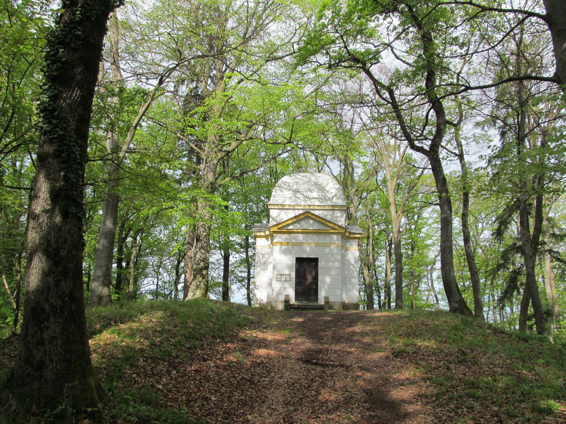 grobnica by AlphaSystem