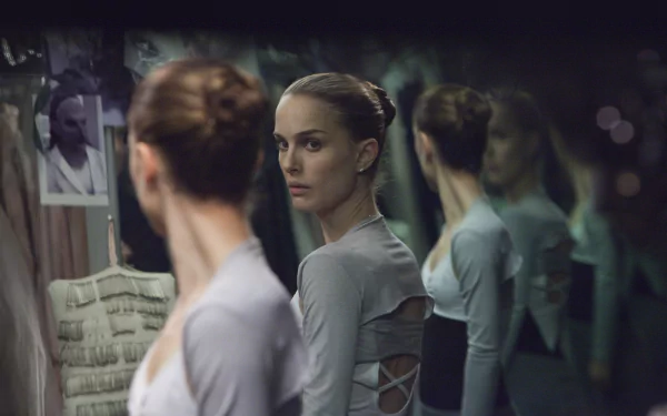 HD desktop wallpaper featuring a reflective scene from the movie Black Swan, showing a woman in ballet attire looking at her mirrored reflection.