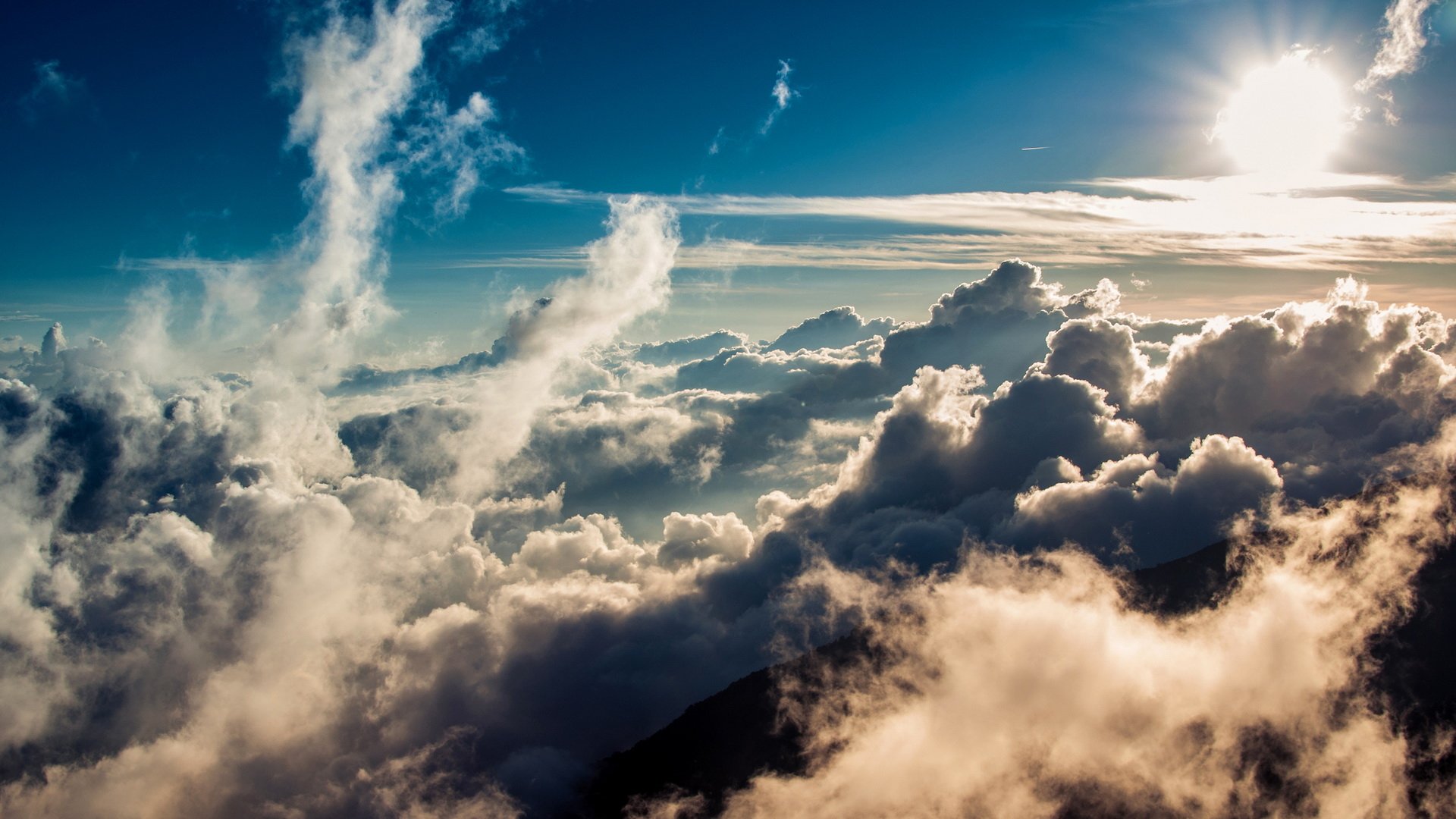 High cloud. Красивые облака. Небо с облаками. Солнце в облаках. Красивый воздух.