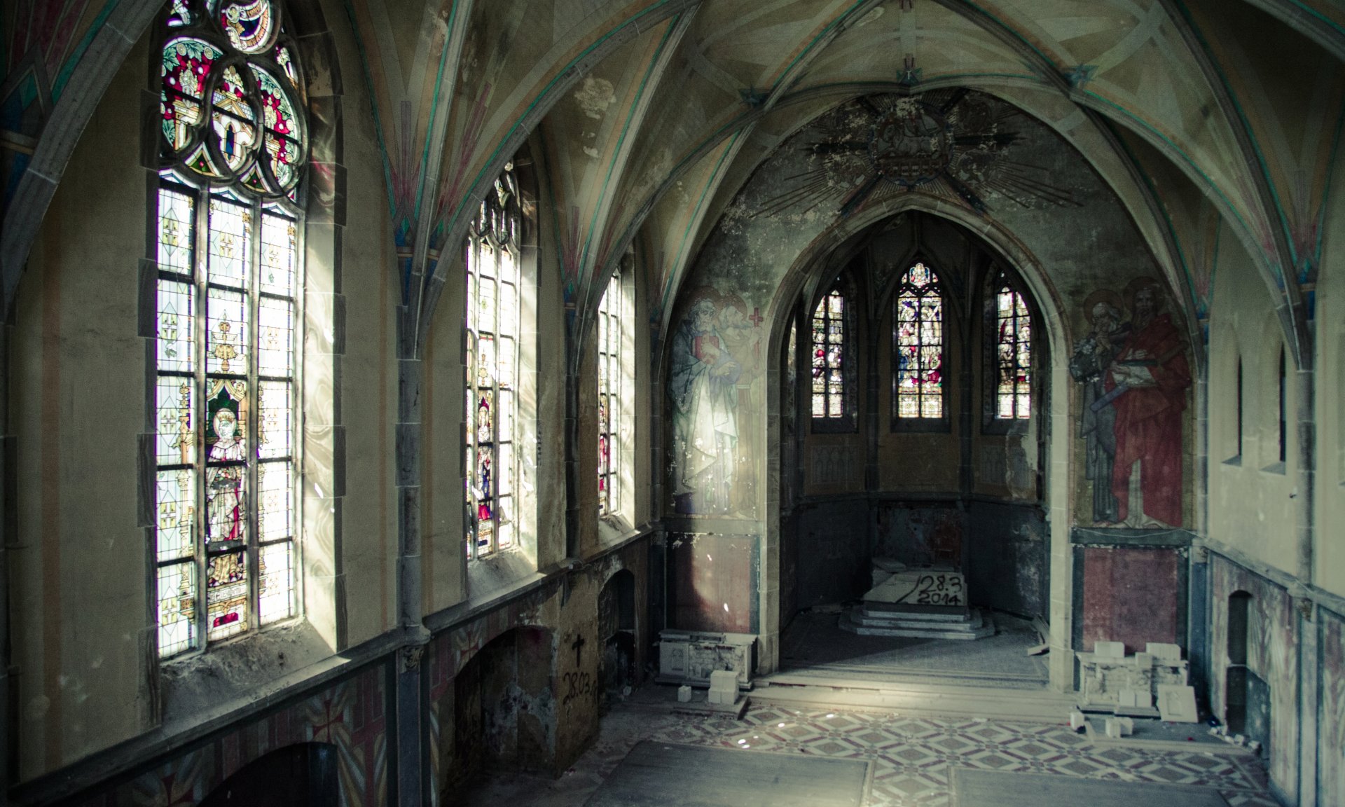 5K Ultra HD HDR desktop wallpaper: man-made urban ruin in Germany — abandoned Gothic church interior with rusted decay, stained-glass windows and crumbling stone arches.