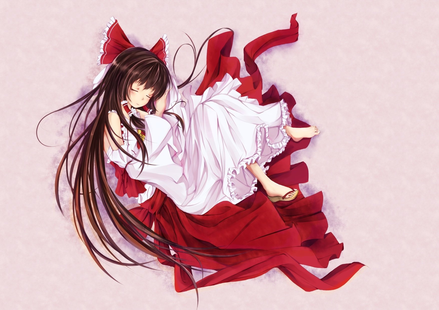 Reimu Hakurei (Touhou) anime HD PC desktop wallpaper: reclining in flowing red-and-white shrine maiden robes, long dark hair fanned out on a soft pale background.