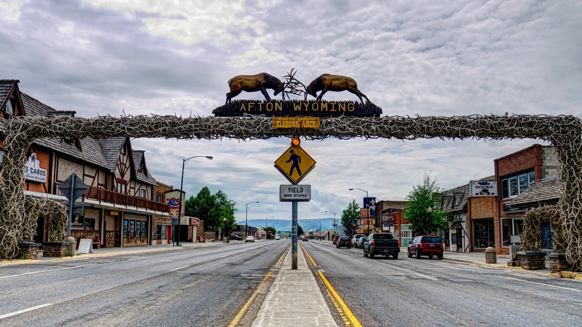 Download Man Made Antler Arch HD Wallpaper