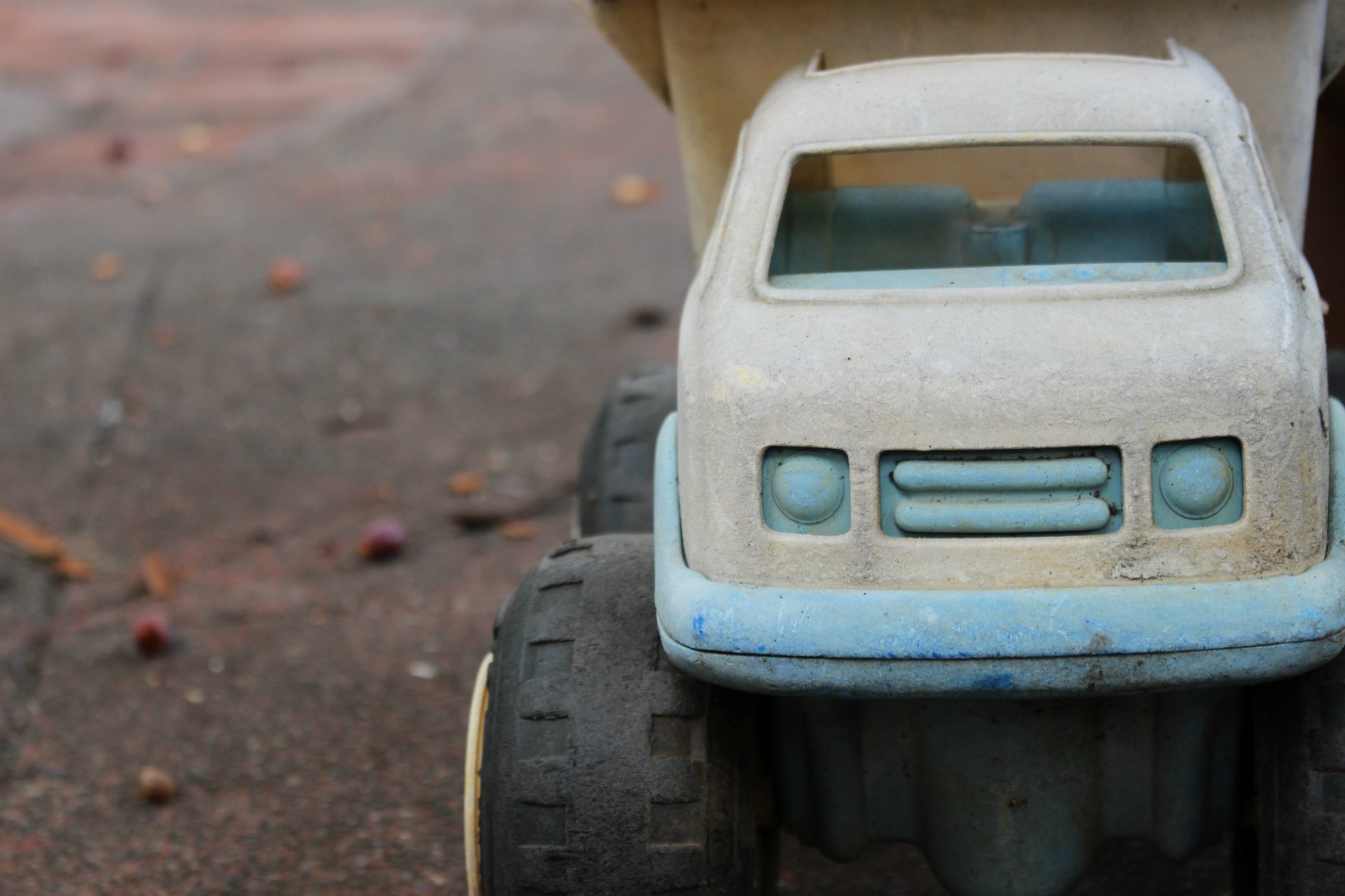 Close-up of the rear of an old toy car, with a vintage feel as HD desktop wallpaper.