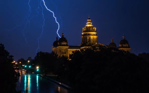  Lightning over Iowa State Capitol