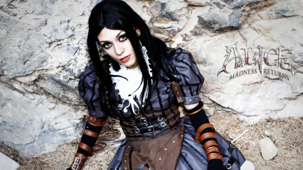 4K Ultra HD PC desktop wallpaper featuring a woman in detailed cosplay with dark hair and steampunk-inspired attire against a textured stone background.