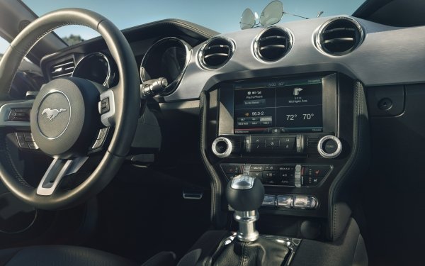 Vehículos 2015 Ford Mustang GT Ford Ford Mustang Coche Interior Steering Wheel Sunglasses Glasses Fondo de pantalla HD | Fondo de Escritorio