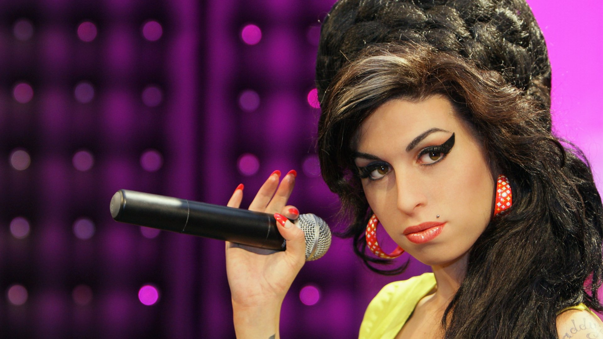 Download English Singer Music Amy Winehouse HD Wallpaper