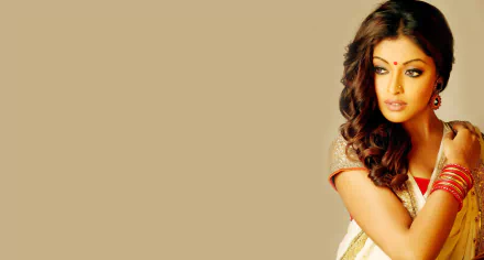 A 4K Ultra HD PC desktop wallpaper featuring a woman in traditional attire, set against a plain beige background.