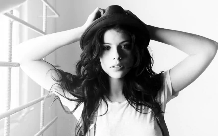 Celebrity Michelle Trachtenberg HD Desktop Wallpaper | Background Image