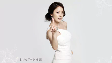 HD desktop wallpaper of celebrity Kim Tae-hee wearing earrings and a white dress, posing against a plain light background.