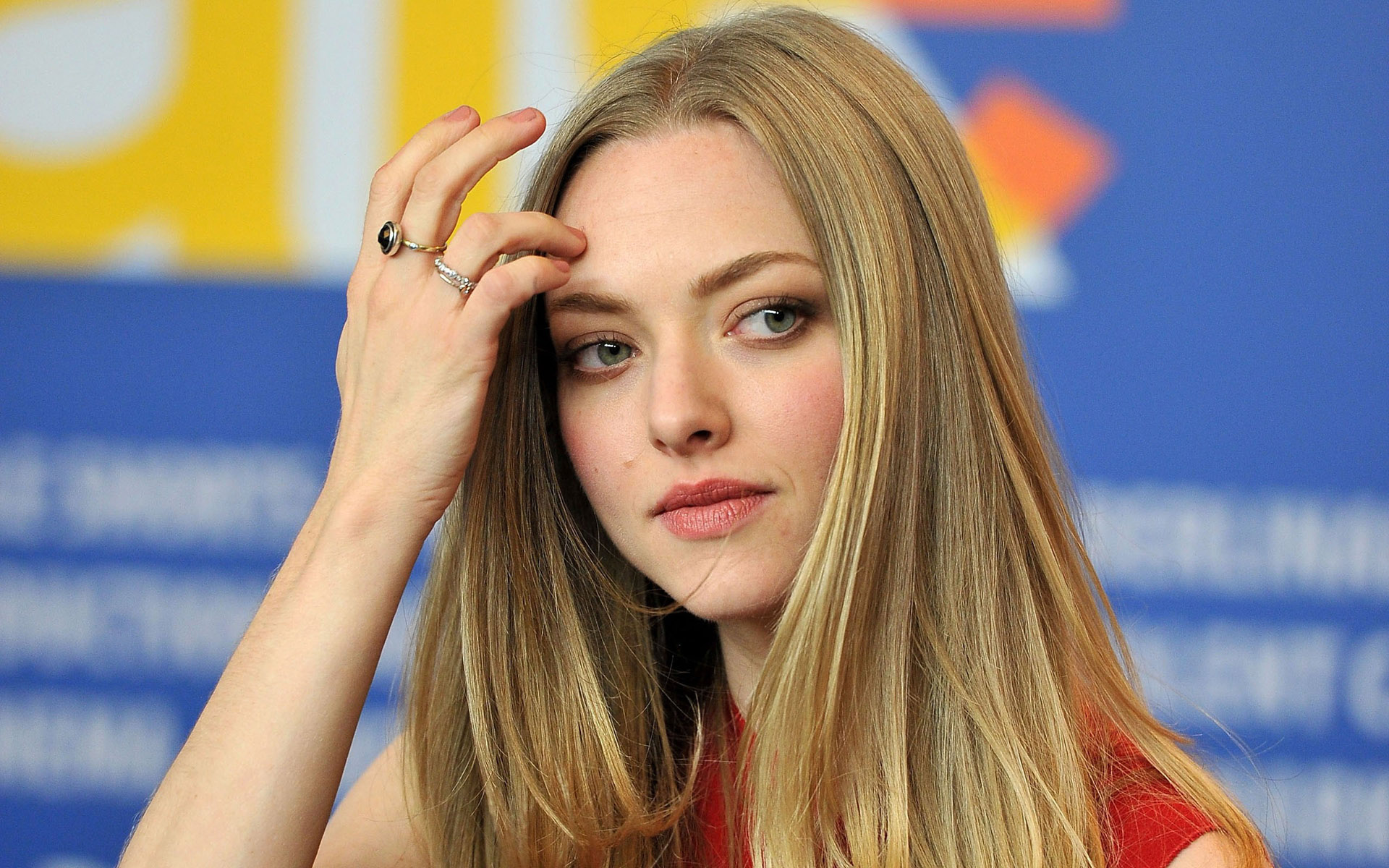 Download Face Celebrity Amanda Seyfried HD Wallpaper