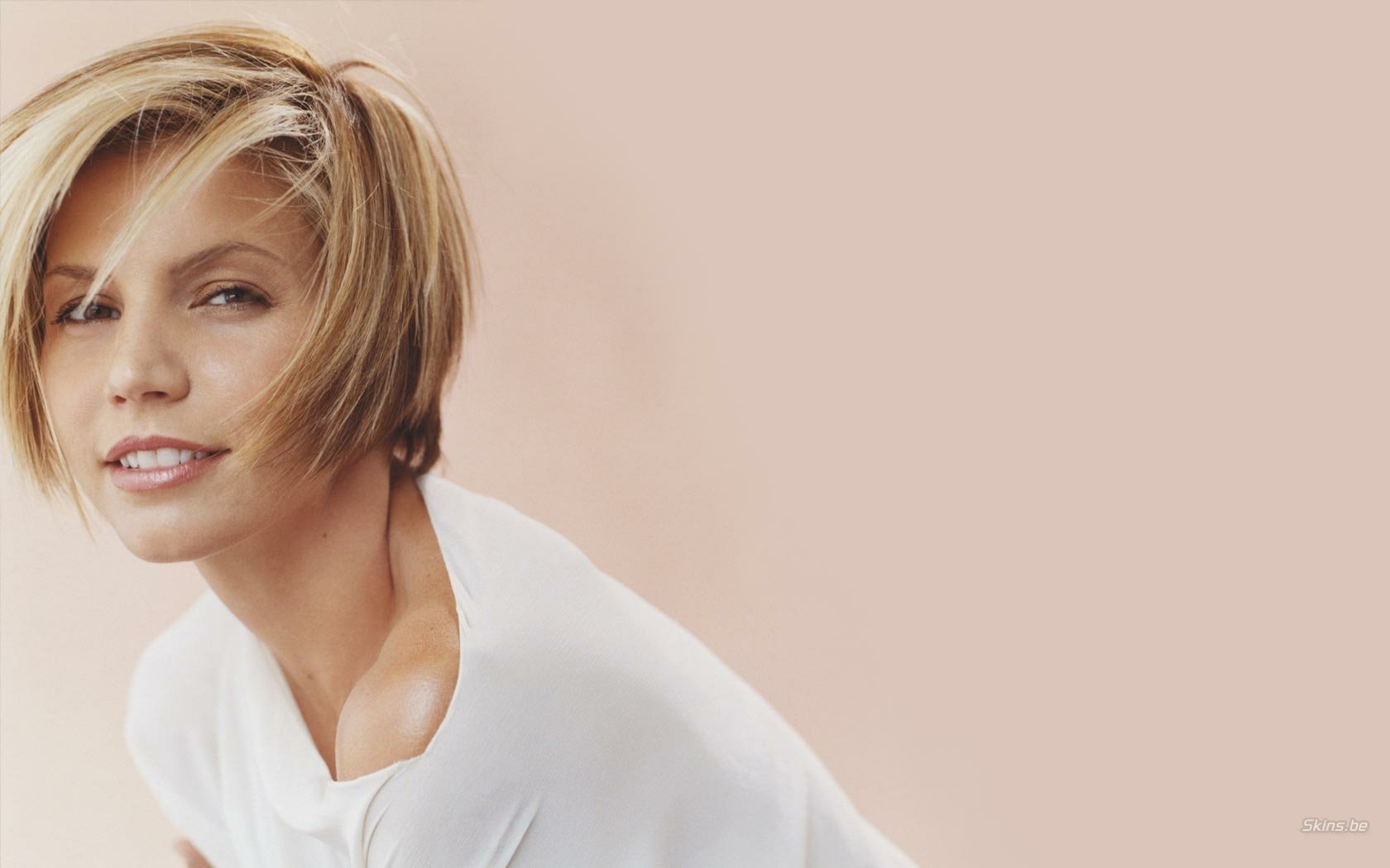 Download Celebrity Charisma Carpenter Wallpaper