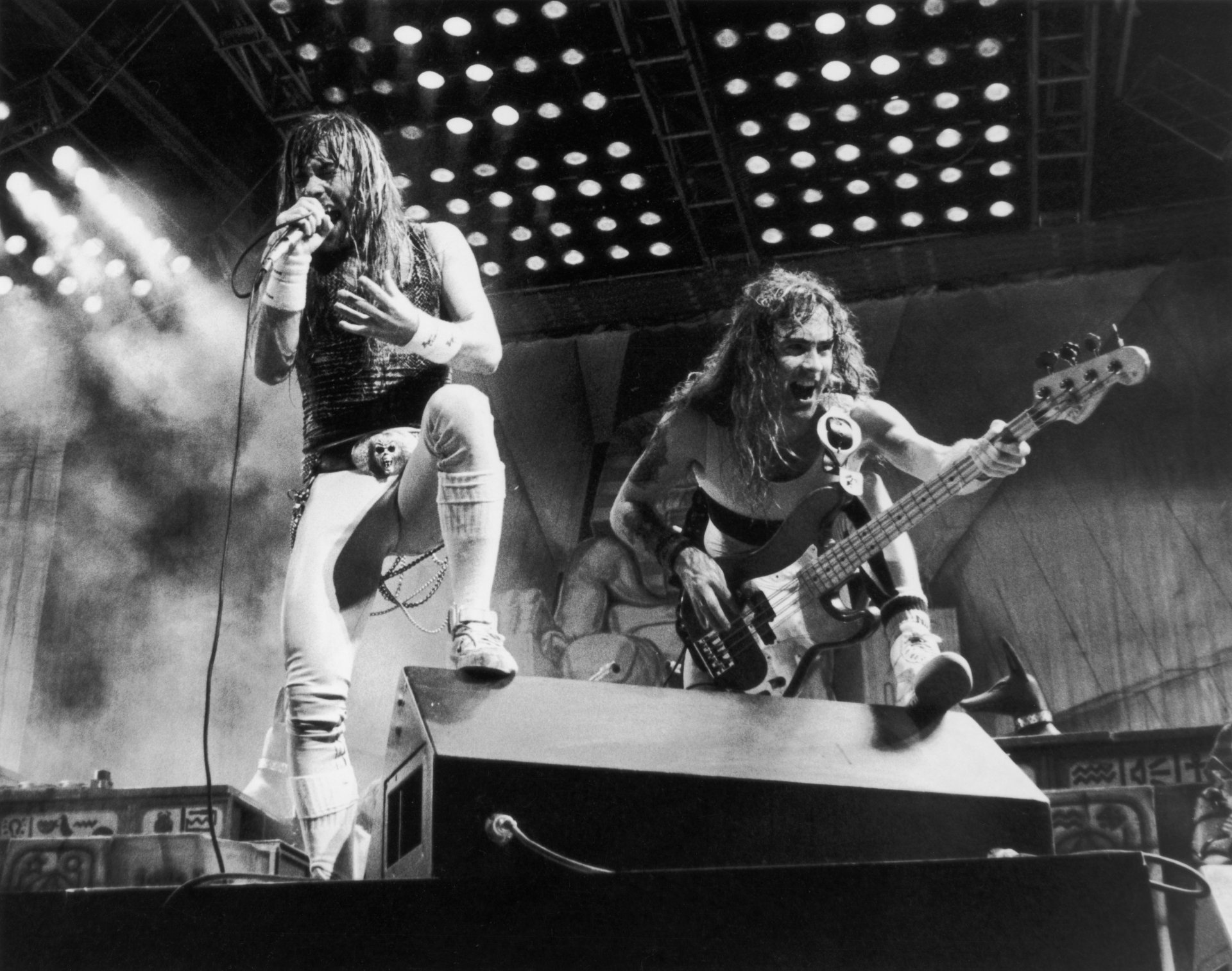 Black and white 4K Ultra HD desktop wallpaper featuring Iron Maiden's dynamic live performance with the lead singer and bassist on stage.