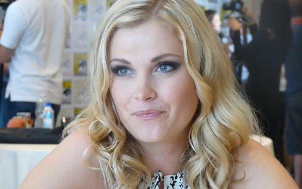 Celebrity Eliza Taylor HD Desktop Wallpaper | Background Image