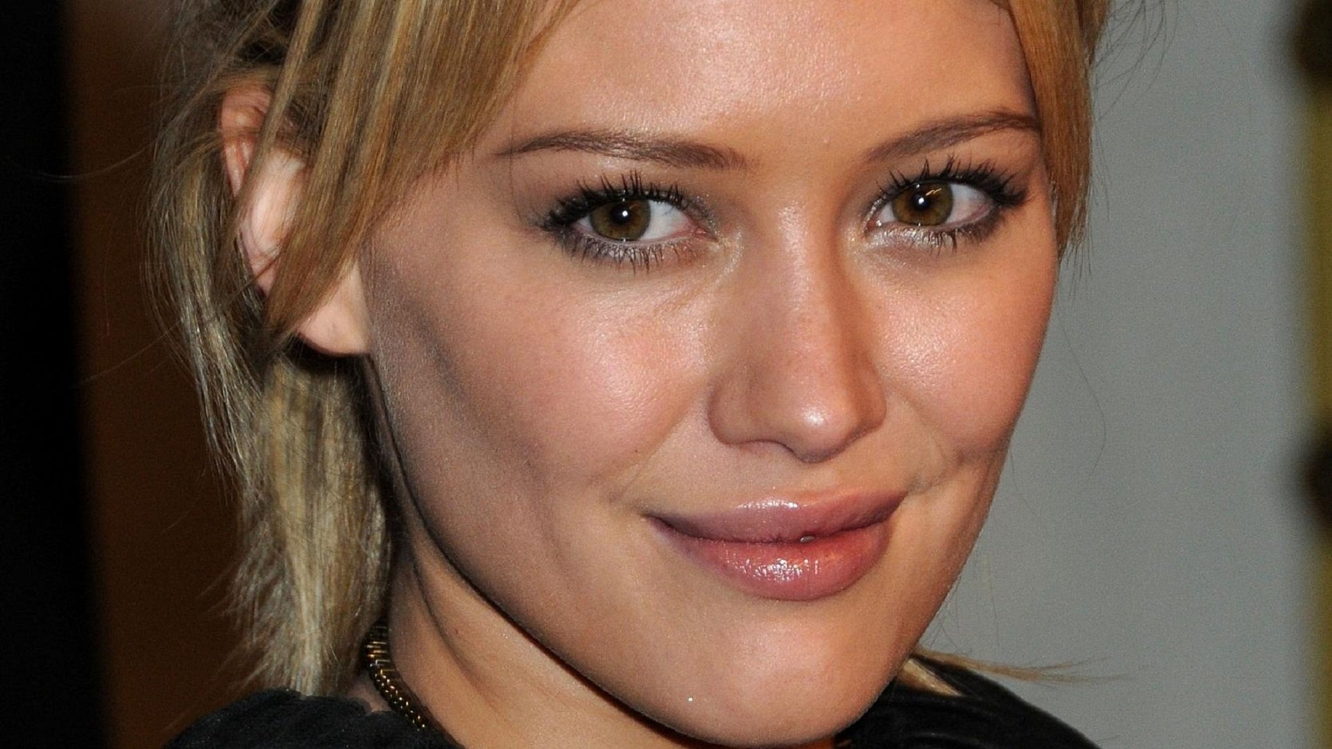 Download Celebrity Hilary Duff HD Wallpaper