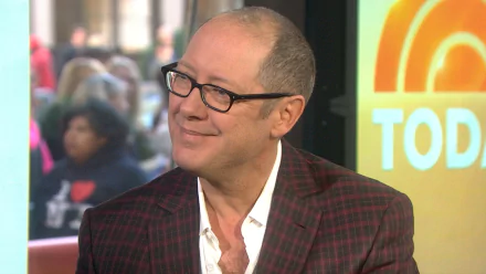HD desktop wallpaper featuring a smiling man in glasses with a 'TODAY' show backdrop.