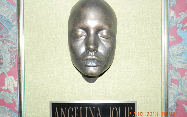 Celebrity Angelina Jolie HD Desktop Wallpaper | Background Image