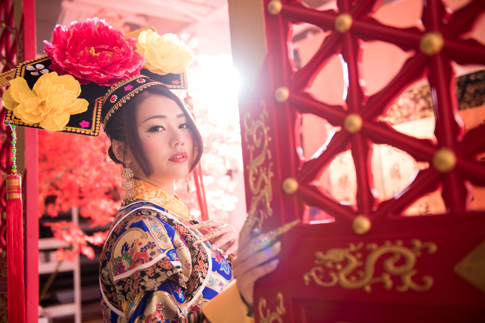 A Taiwanese woman dressed in traditional Chinese costume, styled as Qián Fūrén, posed beside an ornate red lantern in a vibrant 4K Ultra HD background.