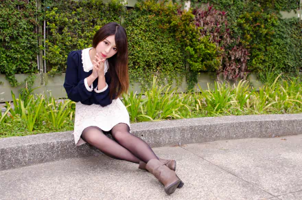 Taiwanese Asian model Julie Chang (Zhang Qi Jun) posing outdoors in stylish attire, captured in a 4K Ultra HD desktop wallpaper background.