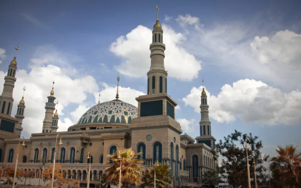 A stunning view of the Samarinda Islamic Center in East Kalimantan, Indonesia, showcasing its majestic architecture against a backdrop of blue skies.