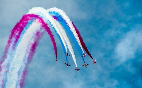 A 4K Ultra HD wallpaper of military aircraft flying in formation, trailing red, white, and blue smoke during an air show against a clear blue sky.