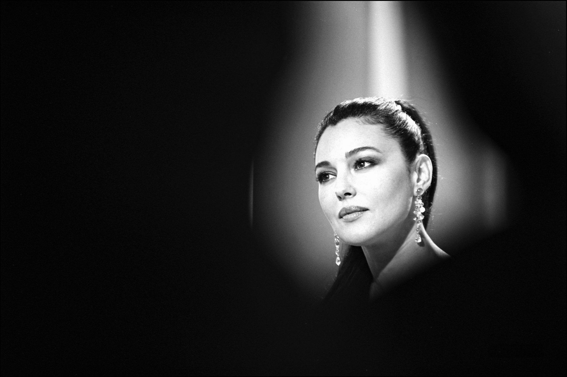 Monica Bellucci gazes thoughtfully in this striking black and white HD wallpaper, highlighting her elegance and charm as a celebrated celebrity.