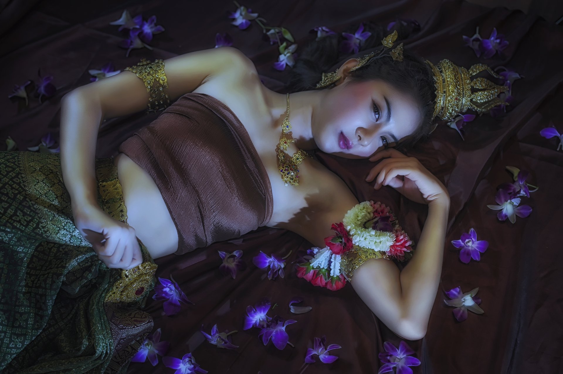 Elegant Thai Bride in 4K Ultra HD: A Floral Jewelry Journey