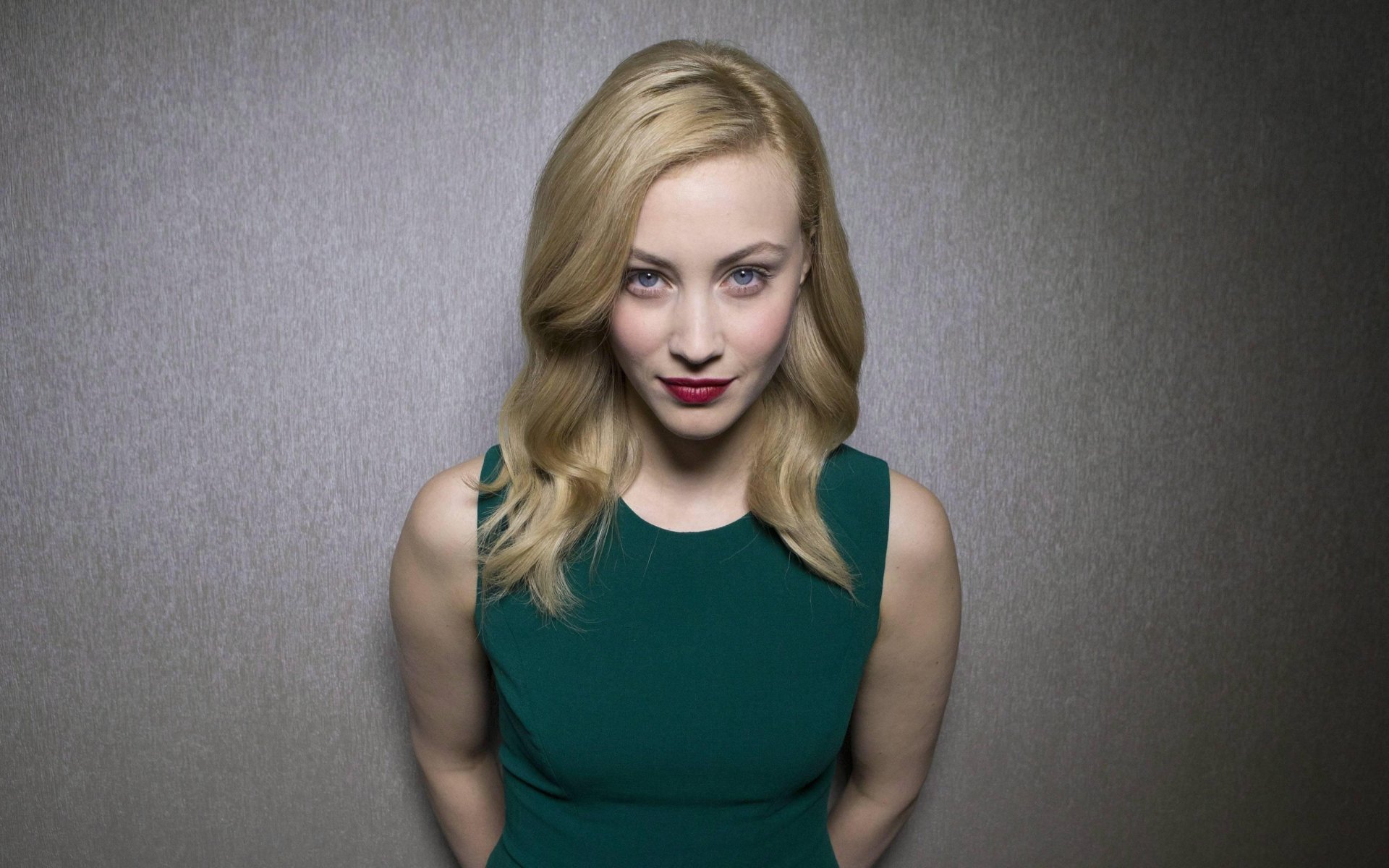 Download Blue Eyes Blonde Actress Canadian Celebrity Sarah Gadon HD Wallpaper