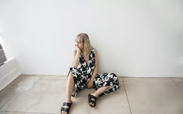 woman Lisa Dengler HD Desktop Wallpaper | Background Image