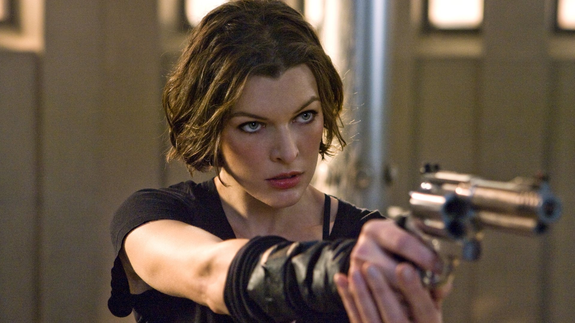 Milla Jovovich in a tense scene from the movie Resident Evil: Afterlife, featured in a 4K Ultra HD PC desktop wallpaper.
