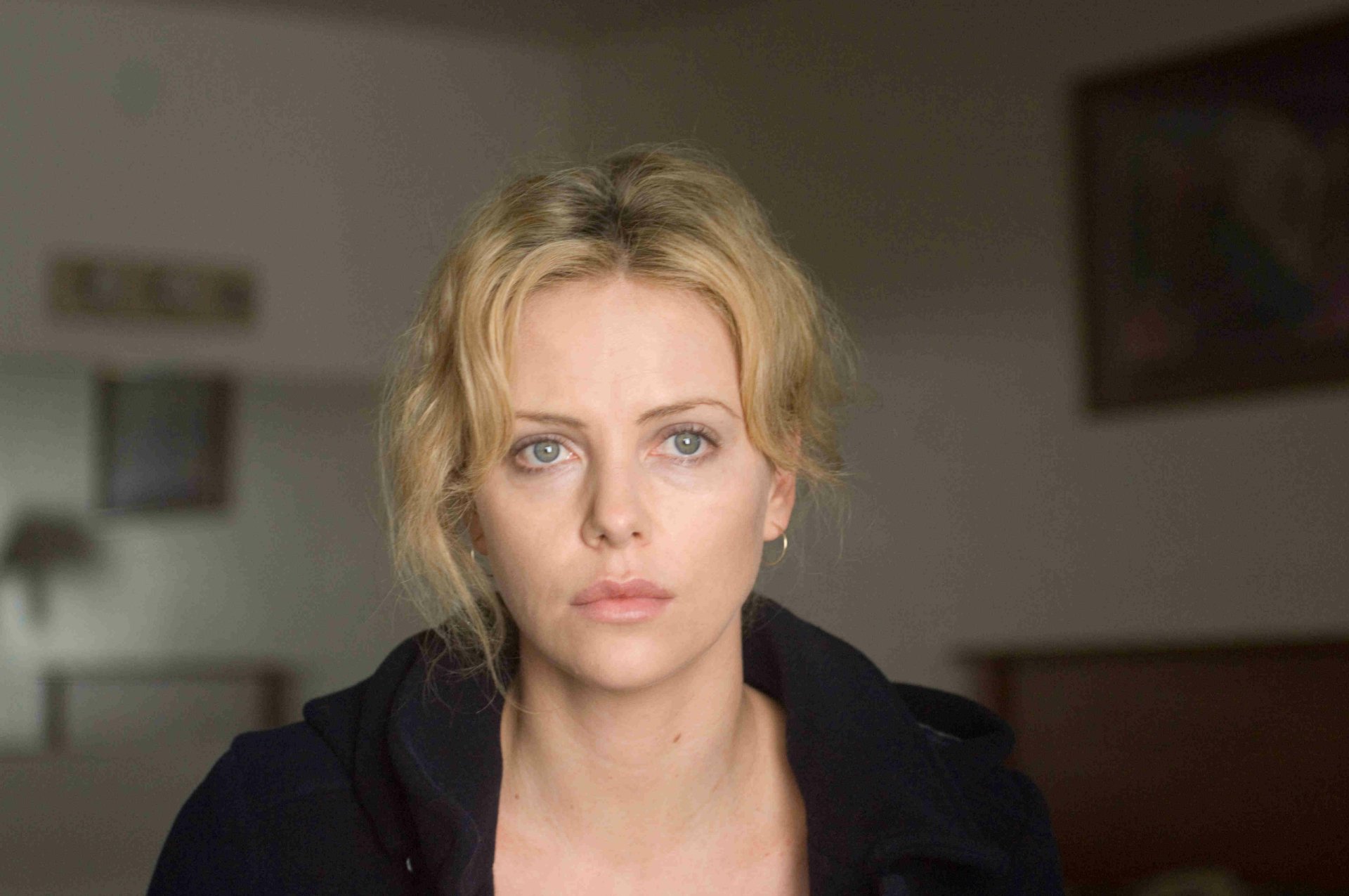 Download Charlize Theron Movie The Burning Plain 4k Ultra HD Wallpaper