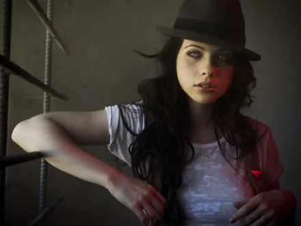 Celebrity Michelle Trachtenberg HD Desktop Wallpaper | Background Image