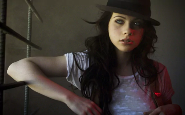 Celebrity Michelle Trachtenberg HD Desktop Wallpaper | Background Image