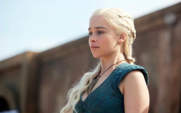 HD desktop wallpaper featuring Emilia Clarke as Daenerys Targaryen from the TV show Game of Thrones, in a scenic outdoor setting.
