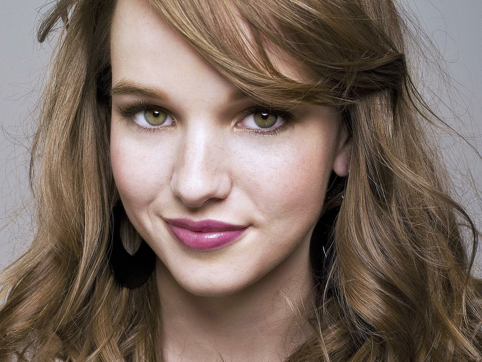 Kay Panabaker Portrait – Stunning HD Woman Wallpaper, image size:1600x1200
