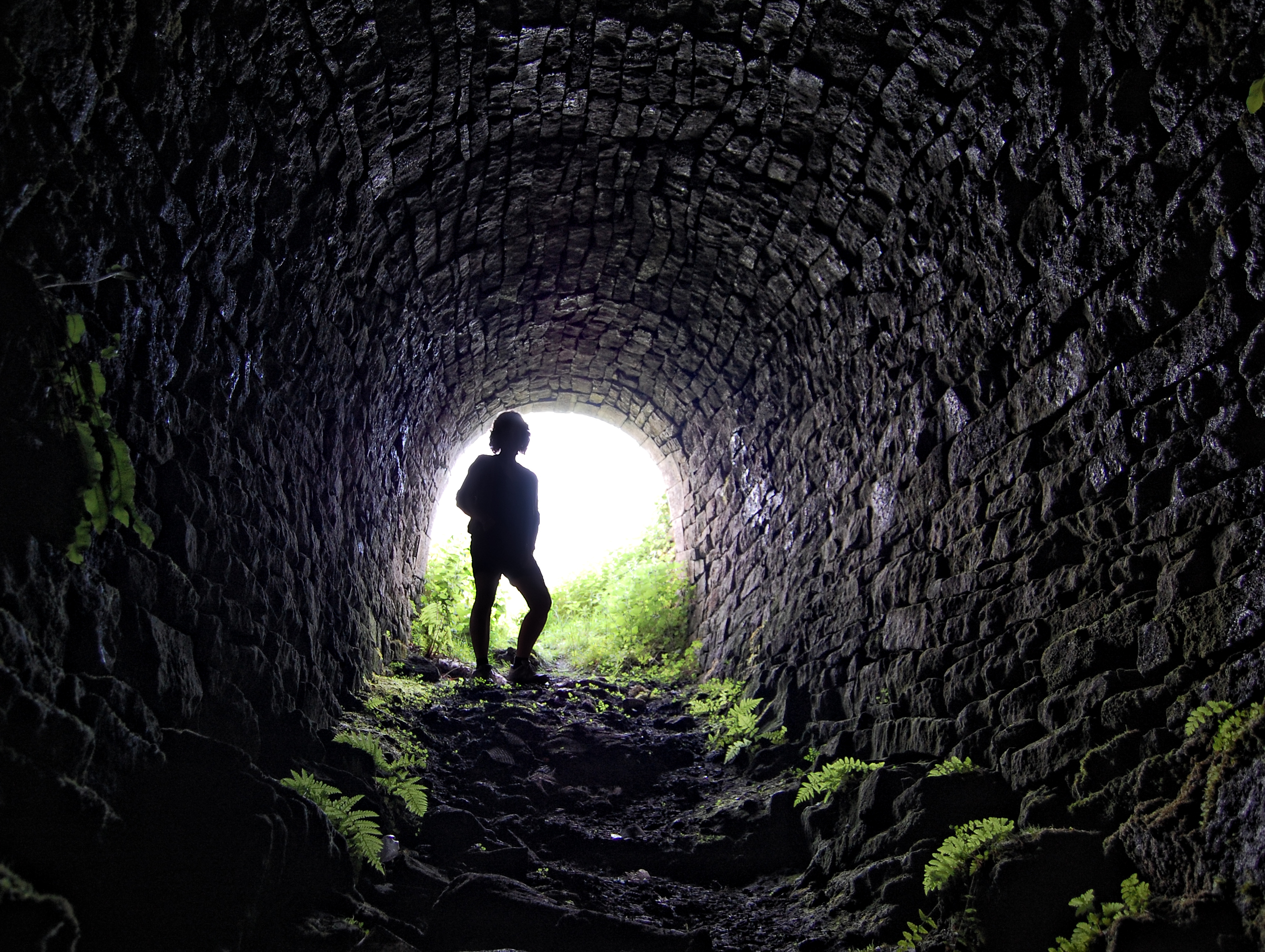 Человек проживший под землей. Тоннель. Свет в конце тоннеля. Природные тоннели.